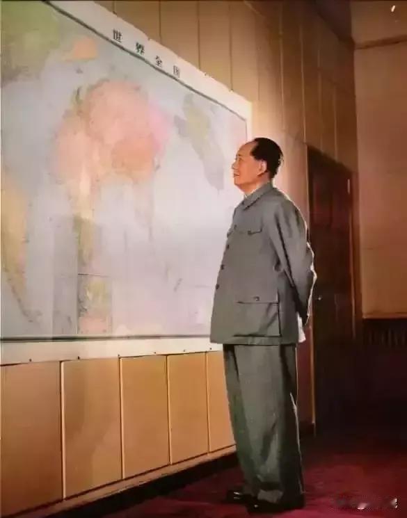不觉得，在冷战当中同时对抗美苏两国，很酷吗？

为什么苏联生他气，因为自斯大林去
