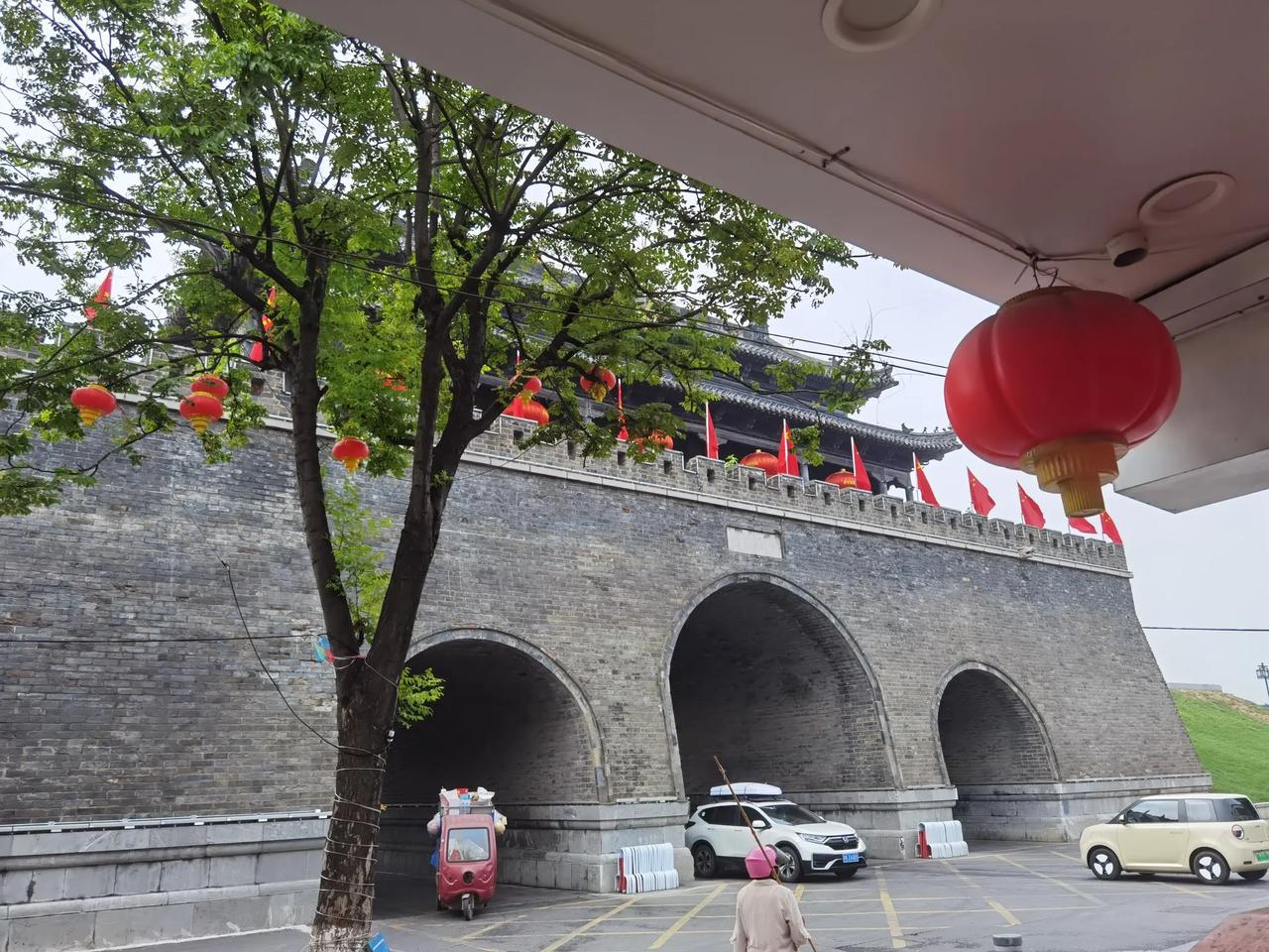 从合肥回老家，每次都路过寿县，这次过来玩玩。
关于寿县古城，怎么说呢，还行吧！