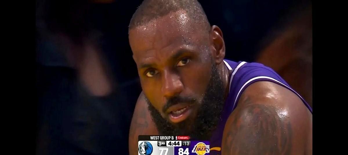 湖人主场129比119拿下独行侠，比赛看得人挺踏实，一个字就是“稳”。

整场比