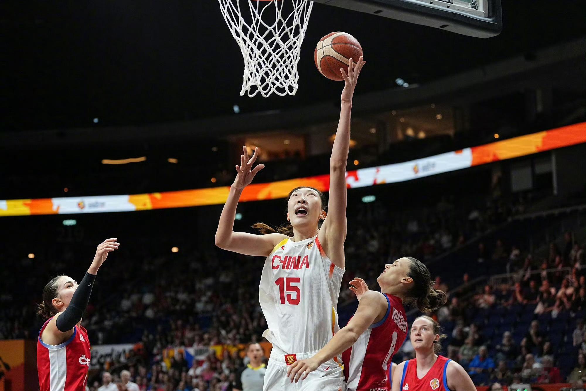 中国女篮vs捷克女篮中国🇨🇳女篮通过加时赛74-70战胜捷克🇨🇿女篮！常