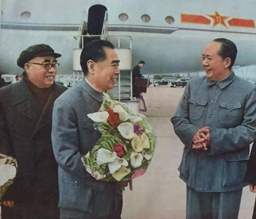 你认为谁才称得上人民心中的伟人伟大领袖毛主席，敬爱的周总理和朱德总司令都是人民心