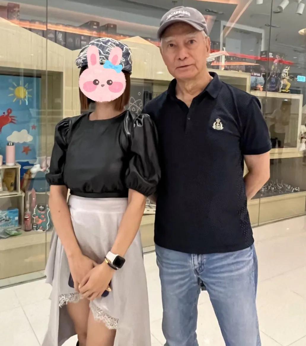 偶遇香港老戏骨，剃掉胡子后差点认不出来，一下子年轻了很多!
近日，某网友在个人社