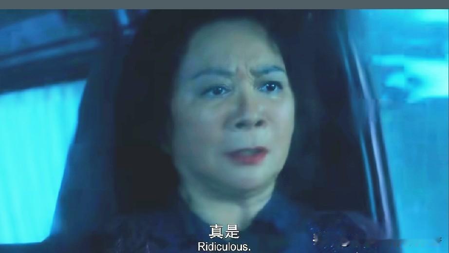 图①是蔡明在电影中的造型，年轻时蔡明多漂亮呀，现在整的不像她自己了，有人说她整成