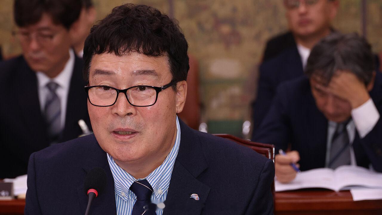 韩国羽毛球协会选举管理委员会禁止现任会长金泽圭参与下一届会长选举。羽协选举管理委