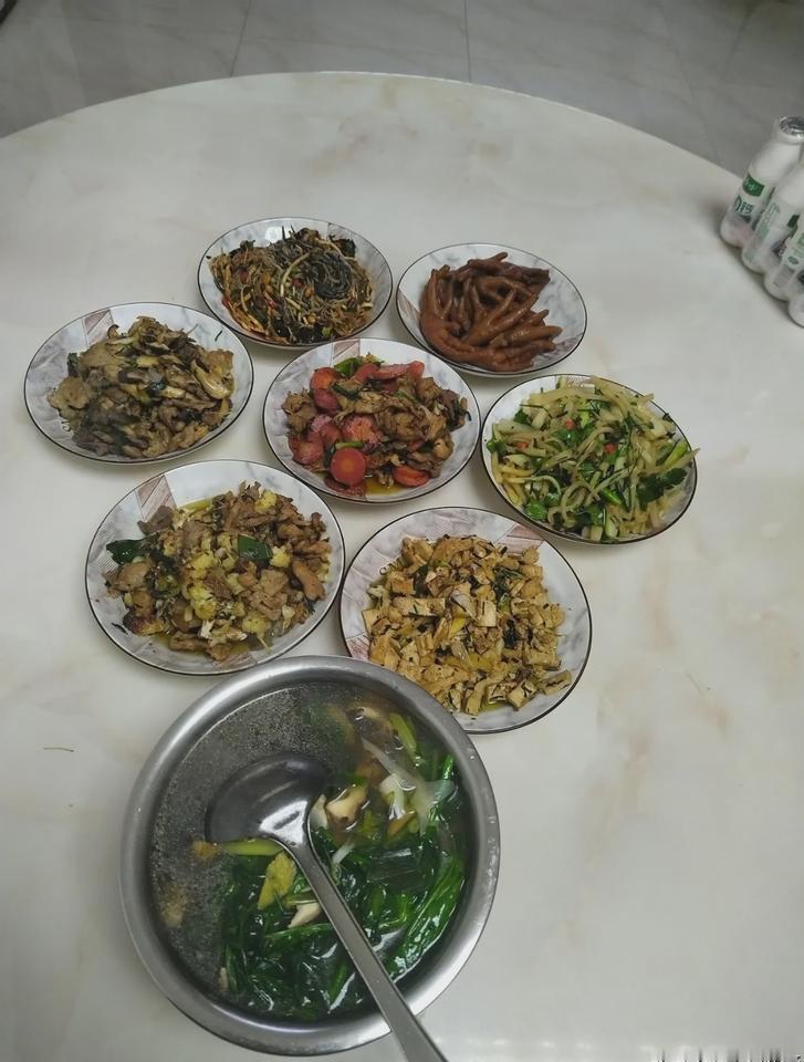 一个从小玩到大的姐妹她给我说：这两年（婚外）碰到一个特别有感觉的男人，她很痛苦！