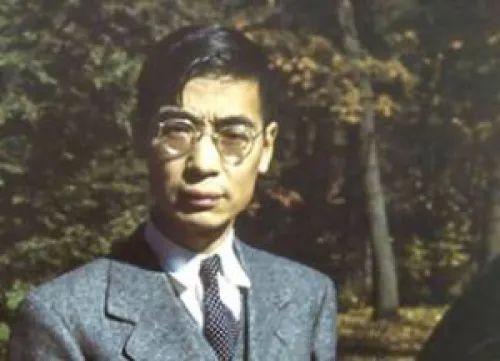 2007年钱学森96岁生日宴，一神秘女子低调出现，钱老见后激动不已
2007年钱