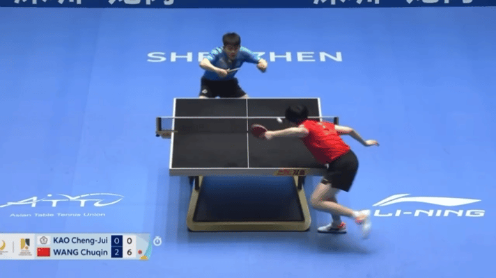 王楚钦打球的反差感 | 王楚钦的反差感体现在赛场内外的巨大性格对比：赛场上，他打