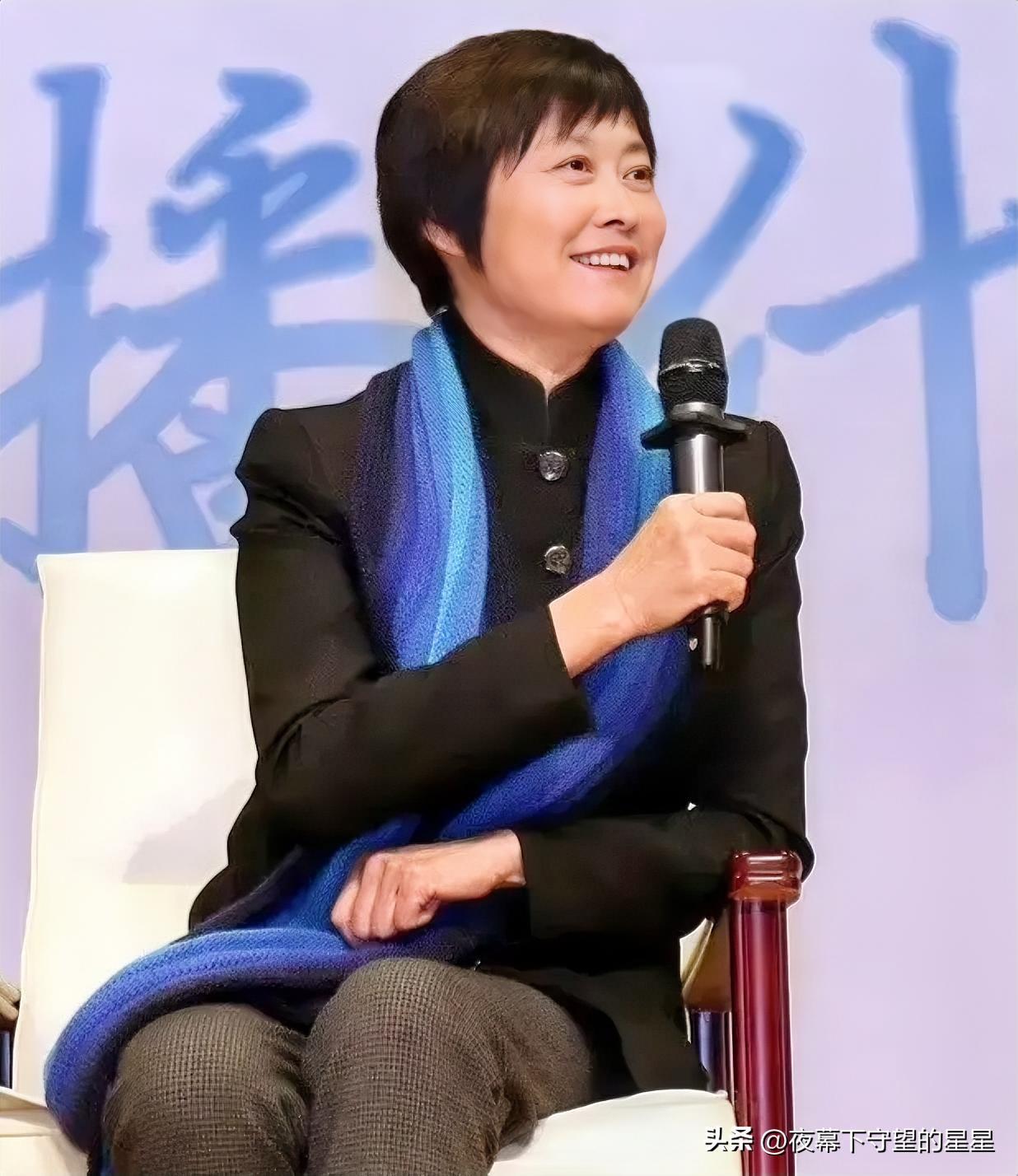 网上疯传71岁的敬一丹老师突发脑溢血住院了，已经被抢救一个月了，人家家人都还没有