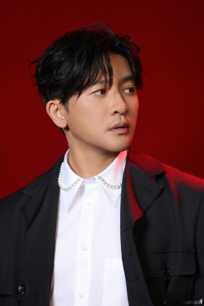 苏有朋一直在上声乐课苏有朋上完声乐课的小玩笑，真的戳中我的萌点了！湖南卫视背后