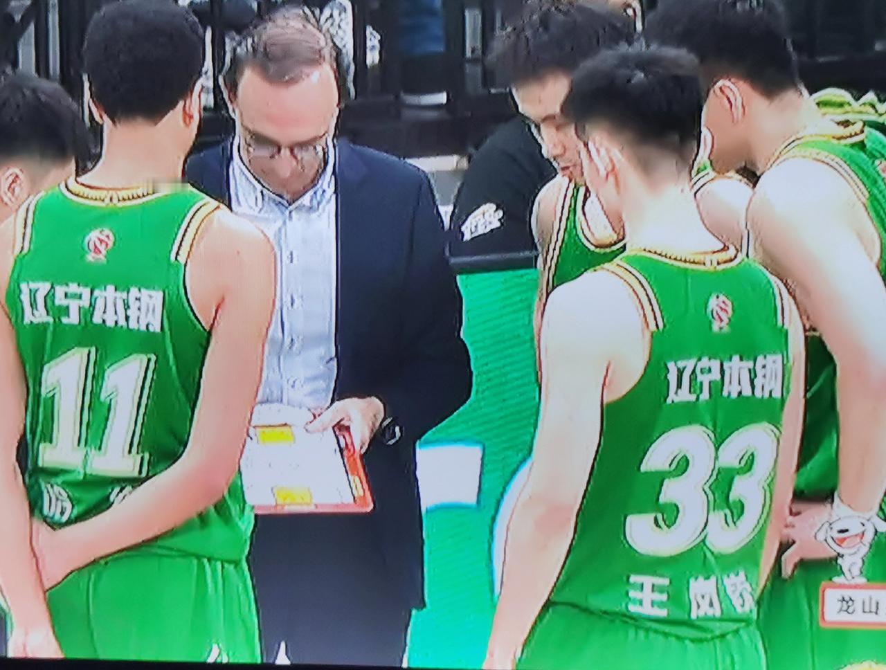 乌戈谈主要拿下浙江队。
为拿下主场跟浙江队的卡位战，今晚乌戈率全队观看浙江队和吉