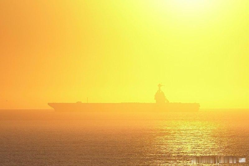 福特号终于结束它噩梦般的11个月海外部署回到母港 估计这一回去进船坞维修至少几年