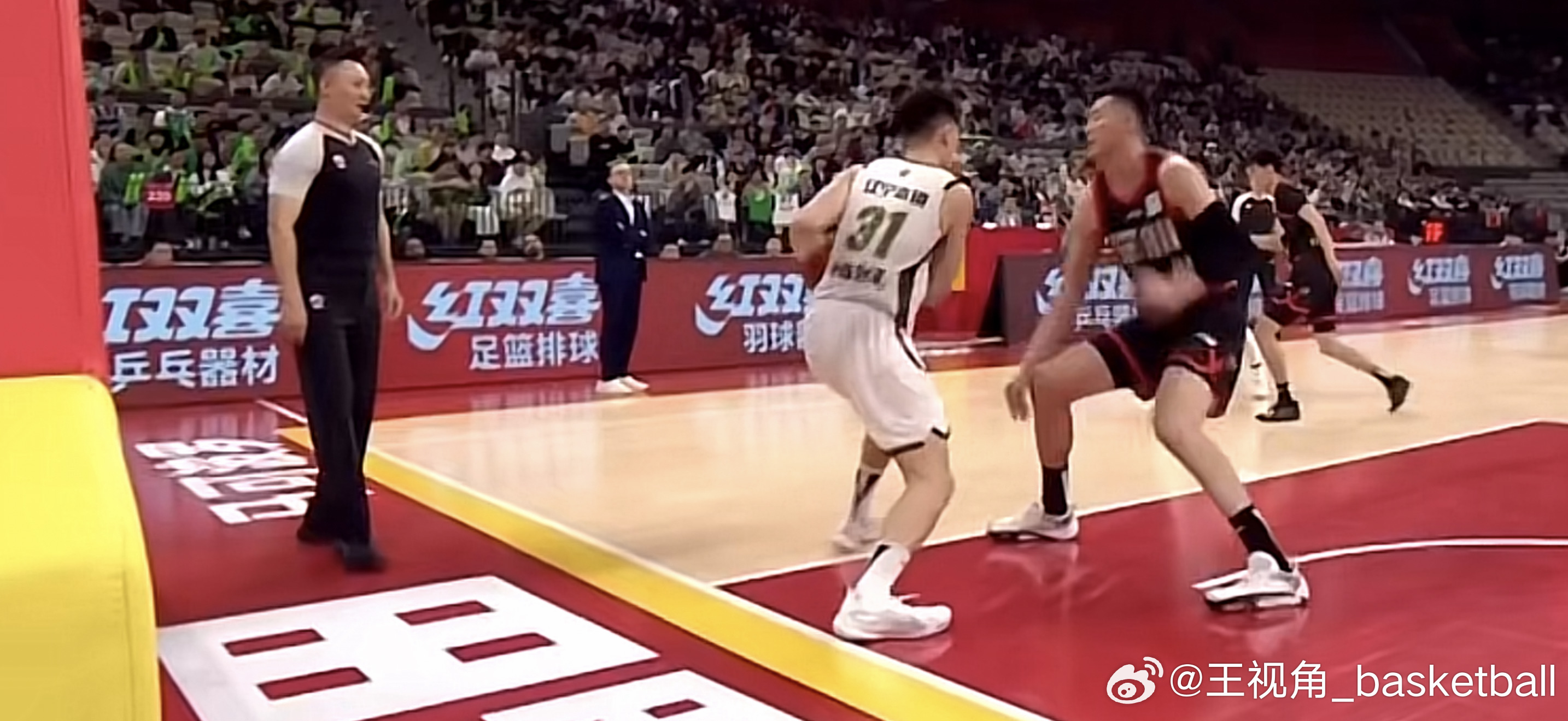 “踩线”火眼金睛🔥cba