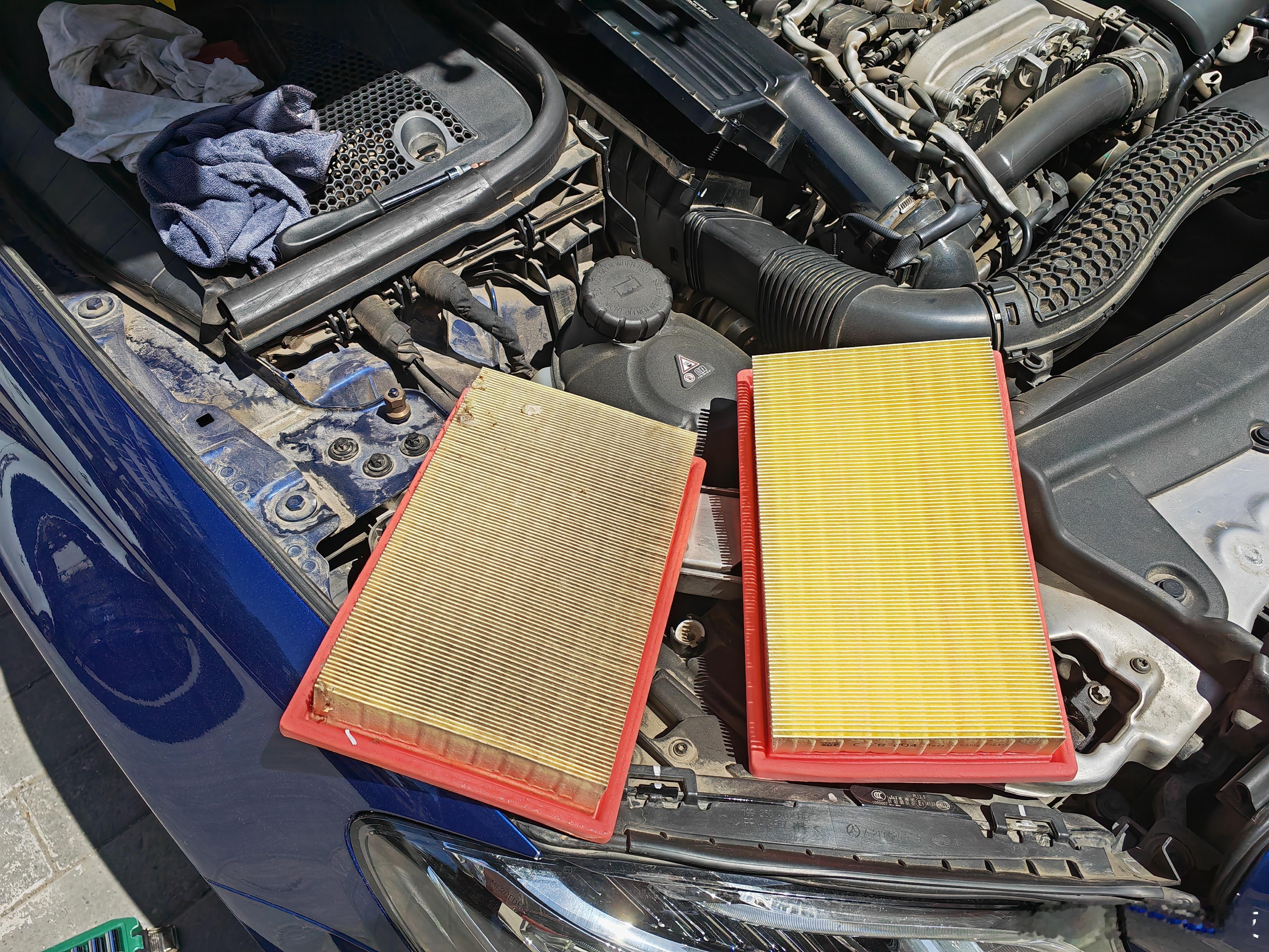 小黑就一直自己动手换机油机滤和空调滤芯，真的能省很多钱，双11又囤了好多滤芯。 