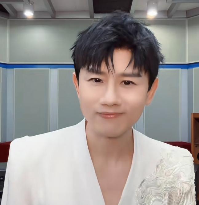 43岁的张杰，用自身经历给许多已婚男士提了个醒：无论感情走向如何，即便选择分开，