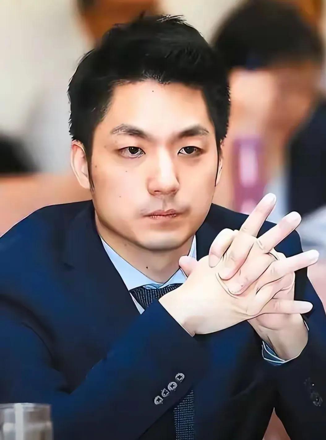 我军逼近台岛,蒋万安暴露真面目,首个反对者出现,大陆连发3张海报
 
蒋万安刚赴