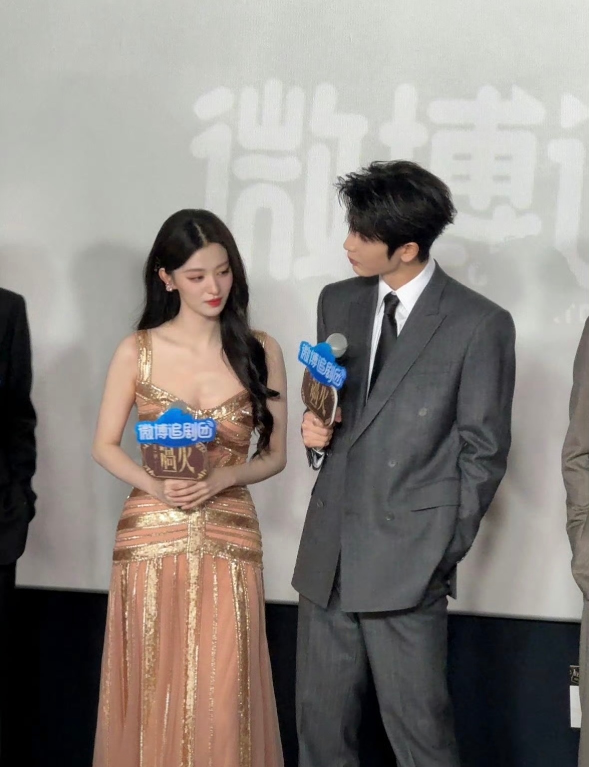 这一秒过火追剧团男女主同框生图来啦，你觉得状态怎么样 