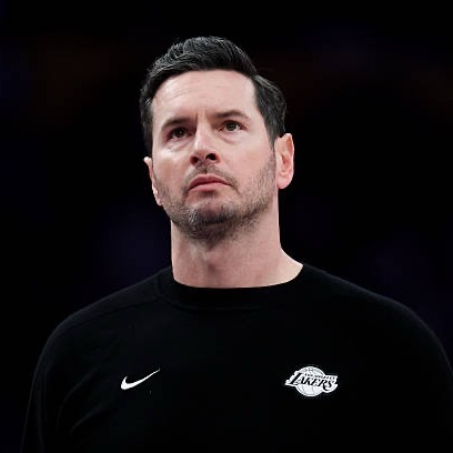 本赛季至今11场输球的比分：109-119勇士，108-122开拓者，102-1