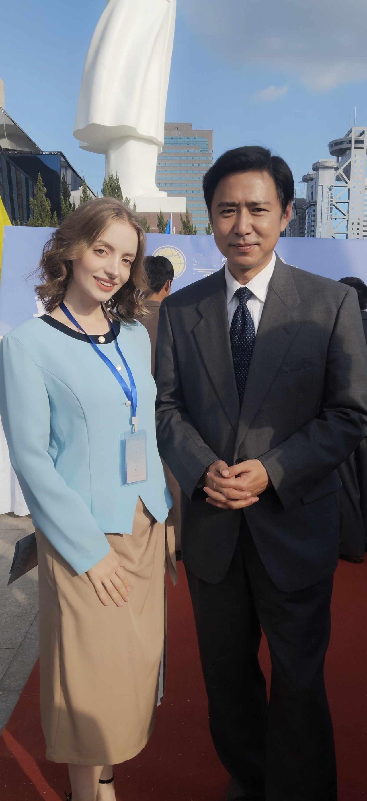 和高鑫老师同框，认出来了吗？
厦门外国人 外国模特 厦门模特 厦门外国模特 外国