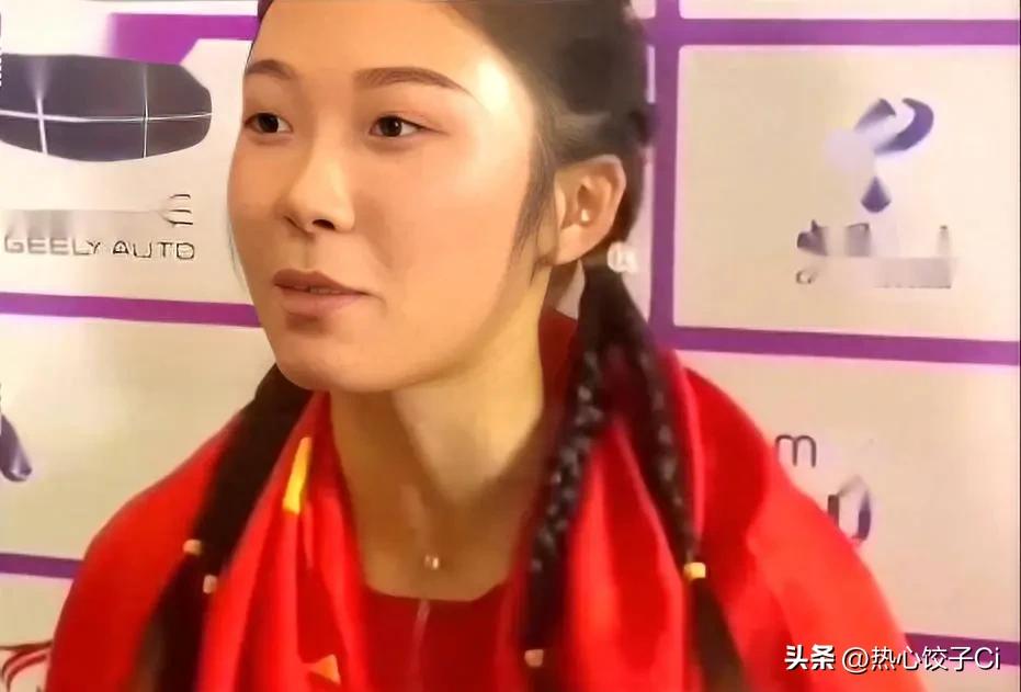 吴艳妮说，我再说一遍，我不缺钱。你不要跟我说，为什么直播怎么，怎么？要是真的缺钱