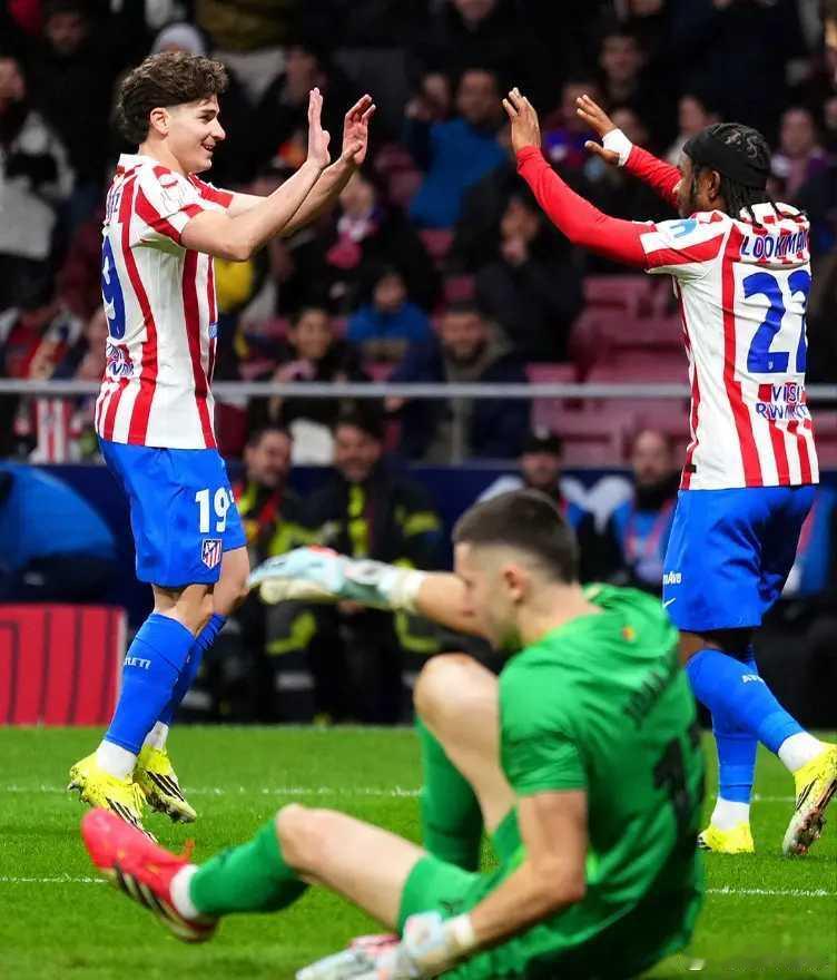 造73年耻辱纪录！新援建功，阿尔瓦雷斯传射，马竞4-0血洗巴萨为了能够抗衡西甲双