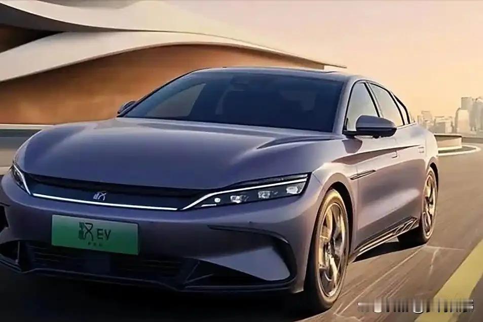 中国新能源汽车领跑世界，靠的是什么？

十多年前，中国汽车行业还在燃油车时代苦苦