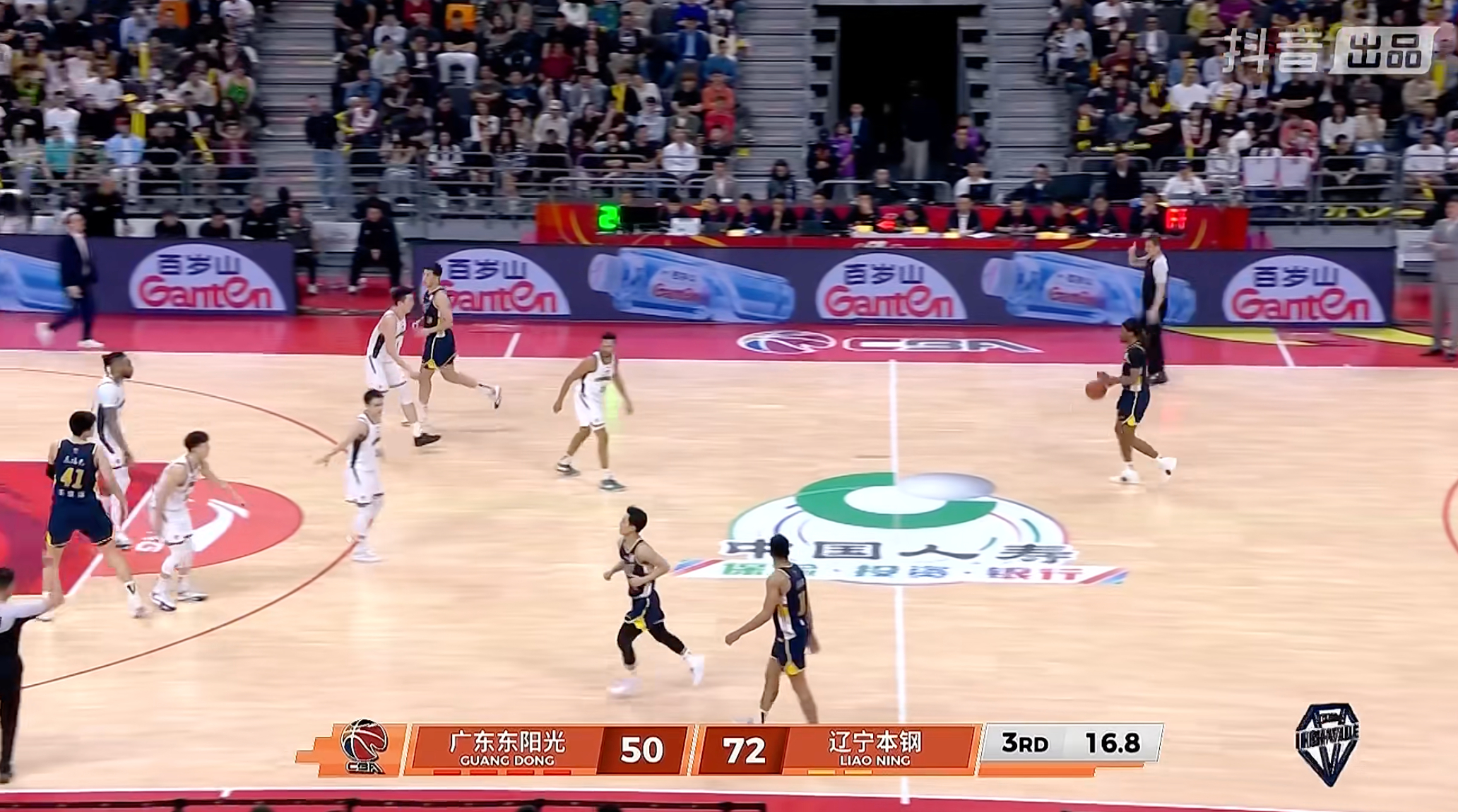 第三节末，辽宁领先至20+。不得不说，莫兰德的篮板保护真是顶级。广东男篮vs辽宁
