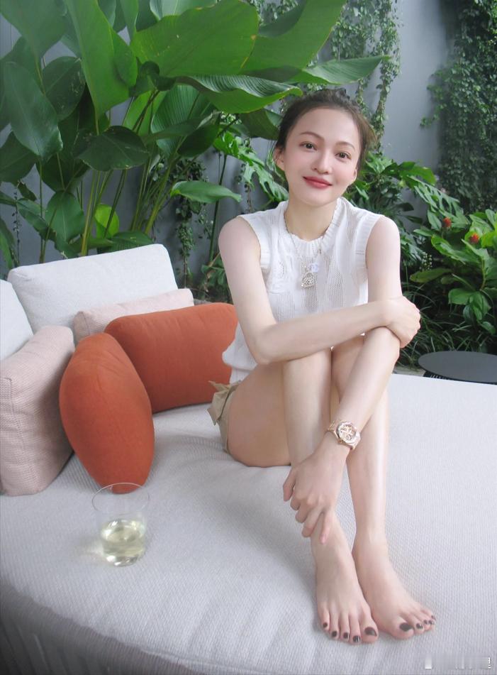 张韶涵一辈子的公主，她自律的像机器人一样，如果有钱又闲，40多岁真的能实现吧 ​