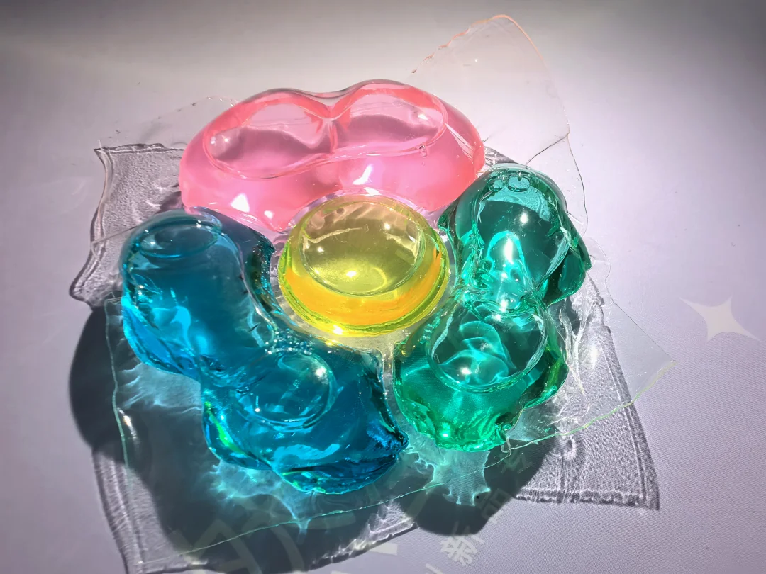 感觉像拿着那个小魔仙的变身器一样，放进洗衣机里衣服就都变得香香的 ，魔仙堡小魔仙
