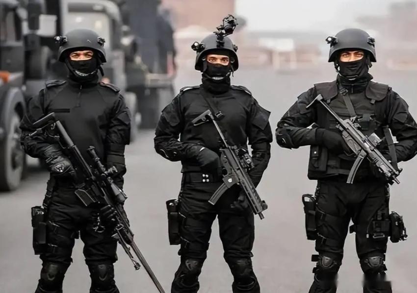 武装到牙齿,却坐着公交去反恐:印度黑猫突击队能有多抽象?

说起全世界最离谱的特