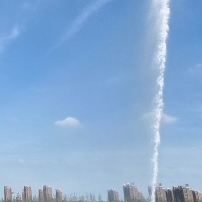提升自己的振动频率，最好的方式就是持续发出善念。愿你的生命成为一场庆祝，庆祝存在
