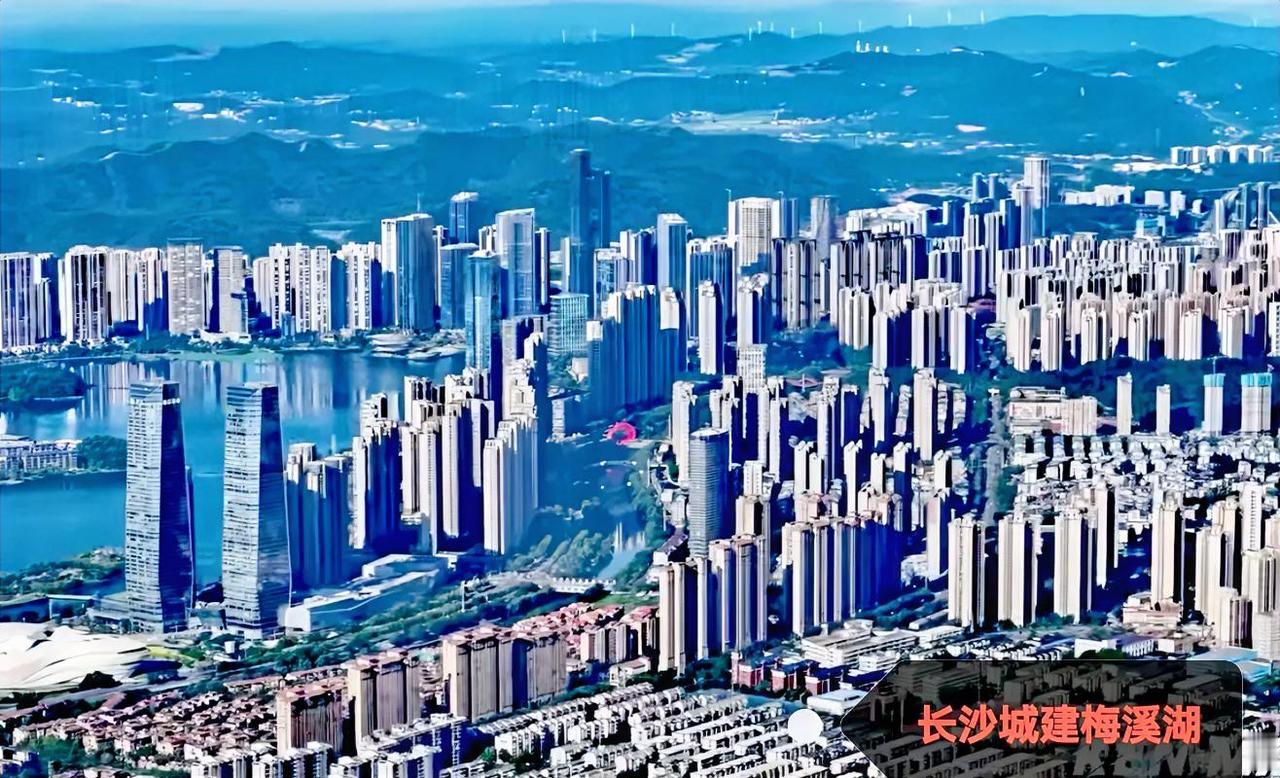长沙梅溪湖不大气的主要原因，我想应该是没有大型的立交桥四通八达。梅溪湖这个地方如