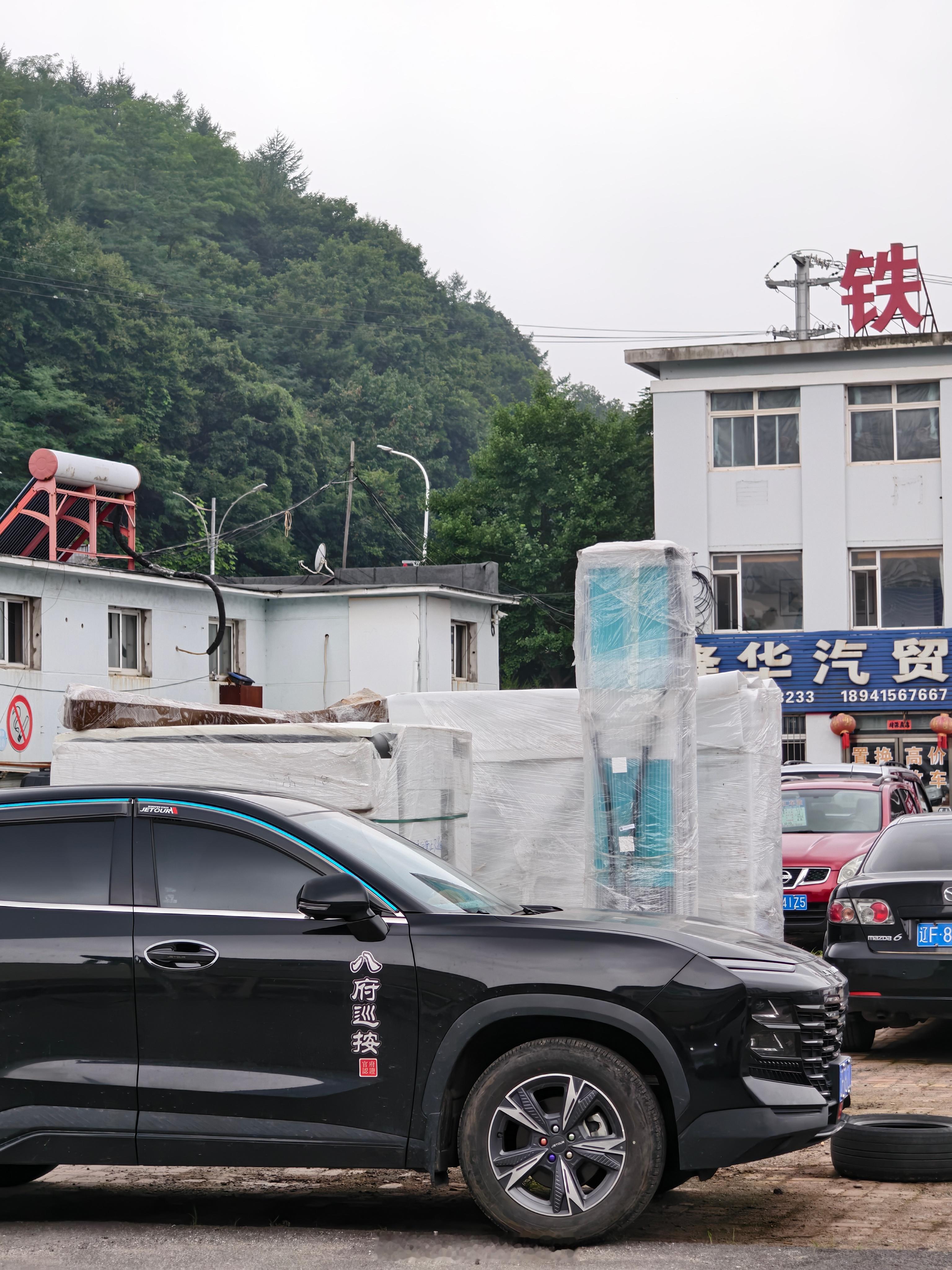 油价油价涨了就换电车，现在充电速度不慢，一眼就看到了比亚迪的快充桩，5分钟充满，