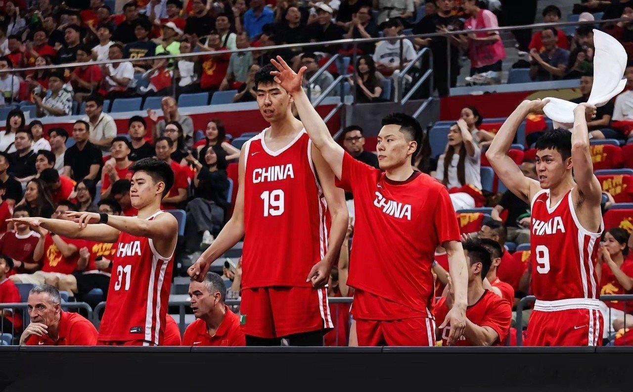 杀人诛心！中国男篮倒数第一！中国男篮73:92惨败半主力日本队，净输19分。另一