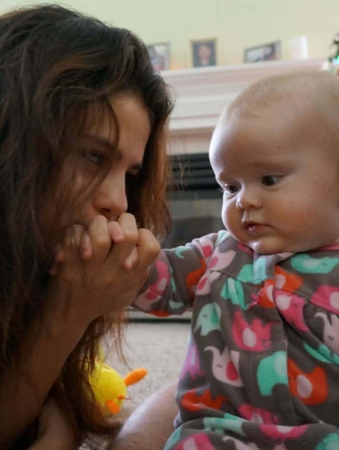 Selena Gomez赛琳娜戈麦斯晒照为妹妹Gracie庆祝生日，并告诉妹妹不