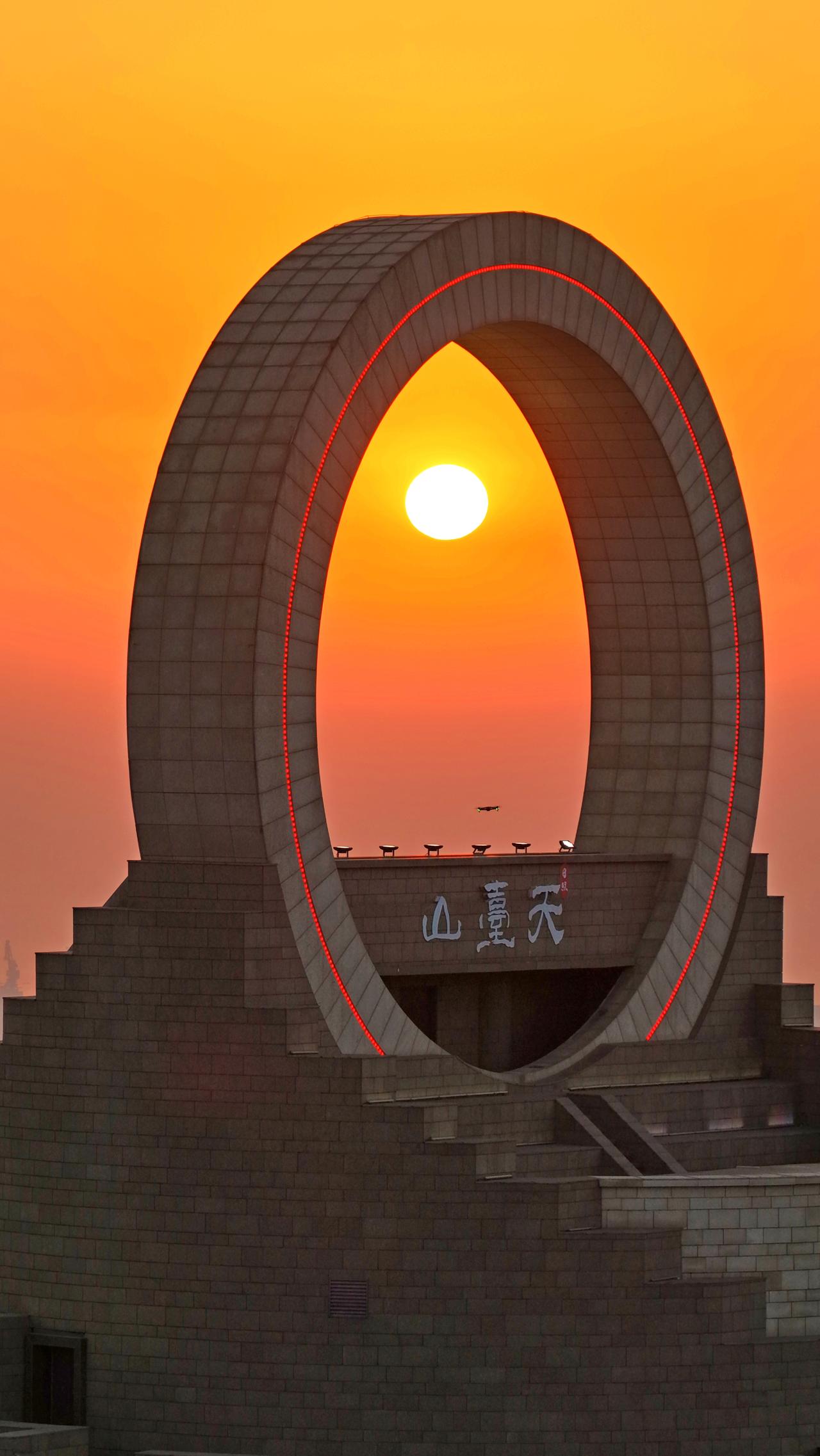 冬日的日照天台山，是历史与烟火的双向奔赴。20亿年地质沉淀间，藏着《山海经》羲和