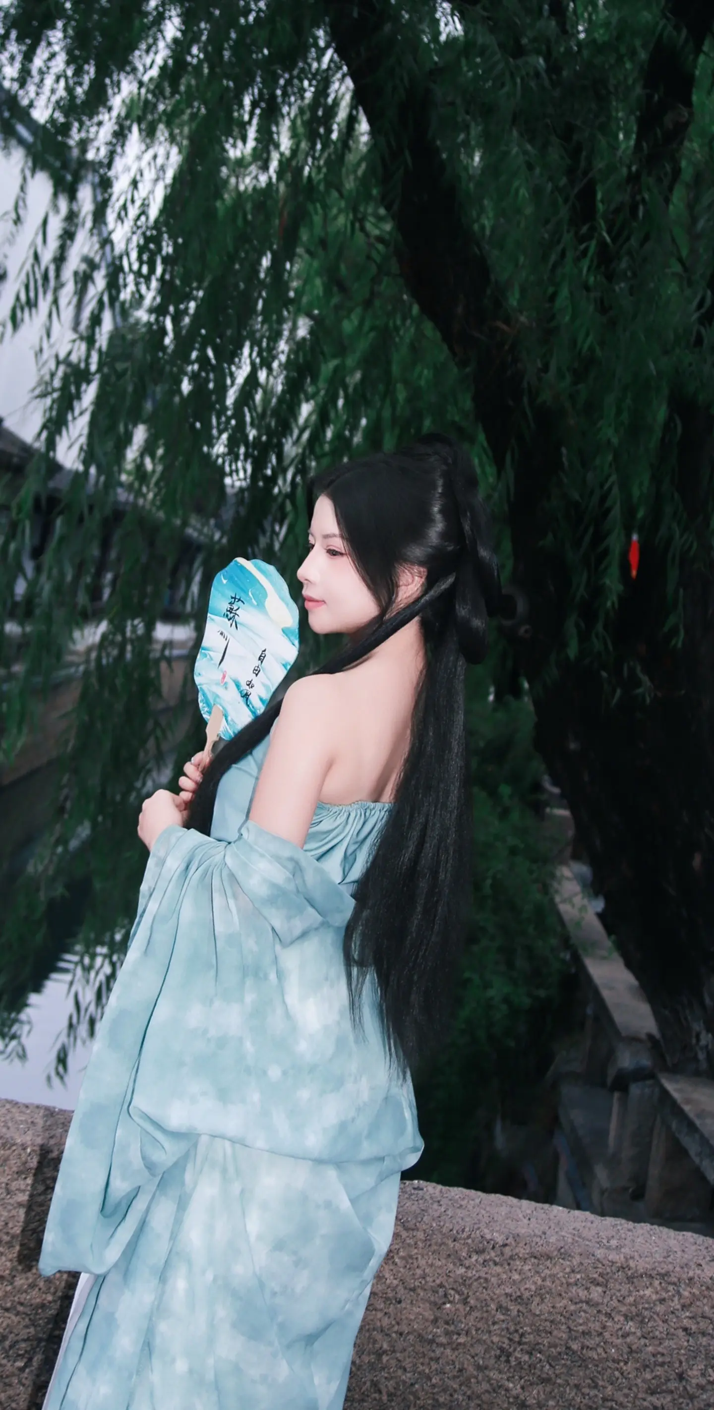 相逢不问过往，相别不向归期