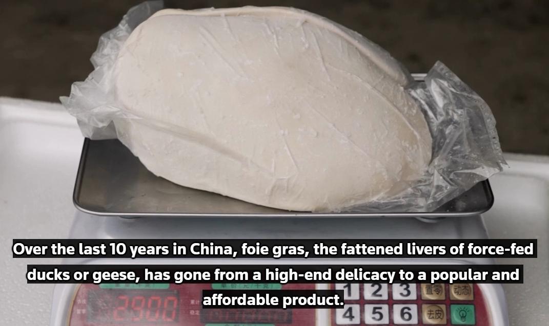 法国人一边端着鹅肝配红酒，一边在领带上擦嘴，转头就对中国鹅肝拿起道德大棒。这场景