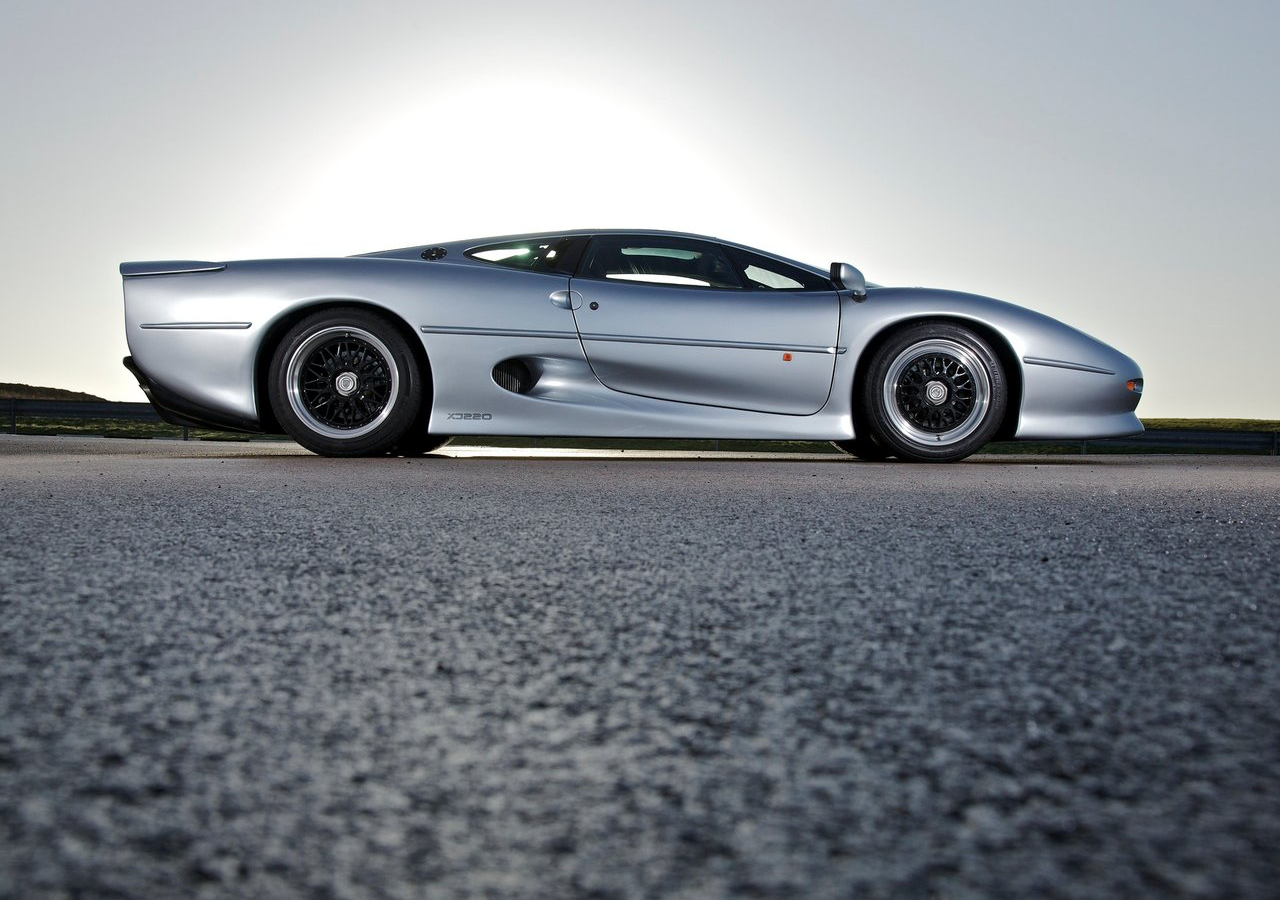 捷豹捷豹xj220   1992  捷豹XJ220经典传奇超跑由捷豹工程师业余小