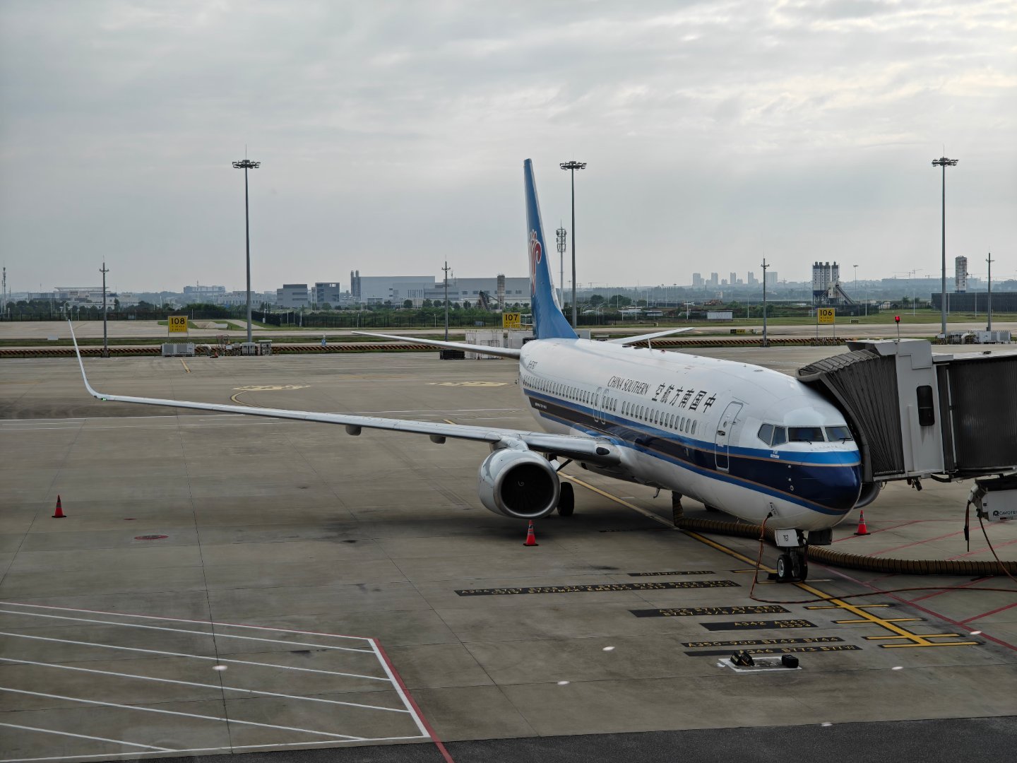 早，今天飞厦门[污]​​顺便打卡两架经典圣遗物 747-200，倒在黎明前、在武