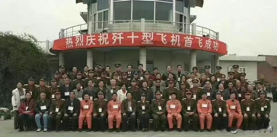 关于歼-10的一些事情。

巴基斯坦靠战绩把歼-10推上了国际顶流，而这款国际上