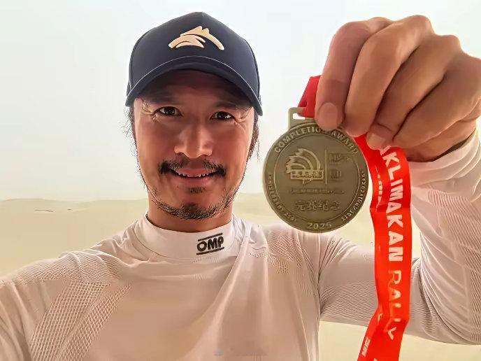 功夫明星吴京征战环塔！拿到金光闪闪的奖牌🏅之前任贤齐，李晨也参赛过！难得的人生