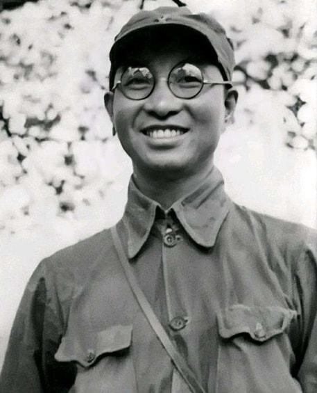 陈赓为补身体端上一只鸡，彭德怀一眼识破：我差点中了你的圈套
“老总，这胡萝卜汤喝