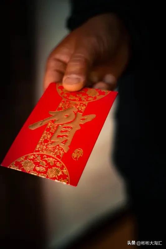 传承传统艺术和节日文化，得从多方面入手。传统节日是文化基因的载体，像春节、清明节