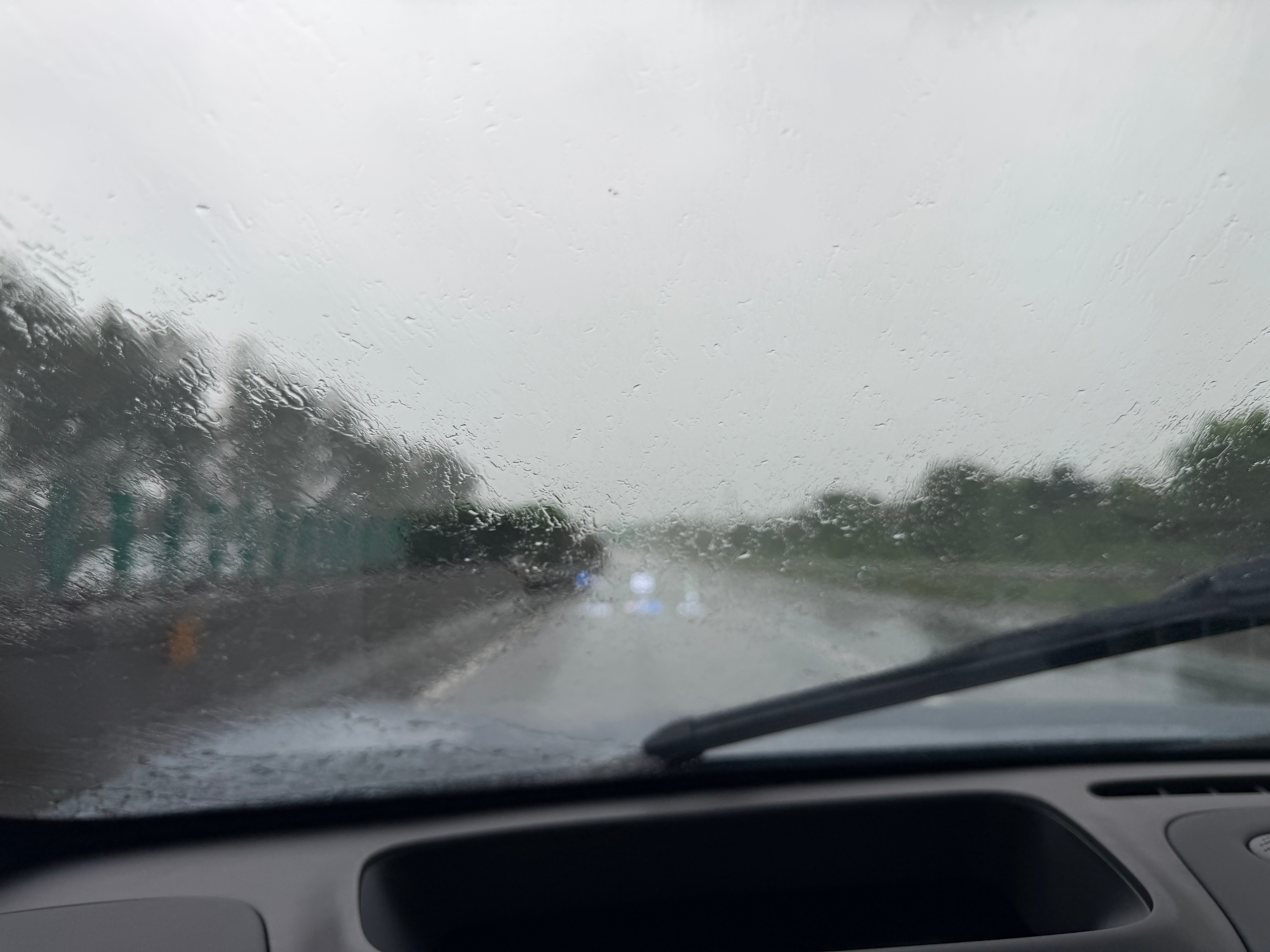 ADS5 雨中表现也是相当稳定。最近感觉自己像萧敬腾，这大雨是走哪儿下哪儿！西藏