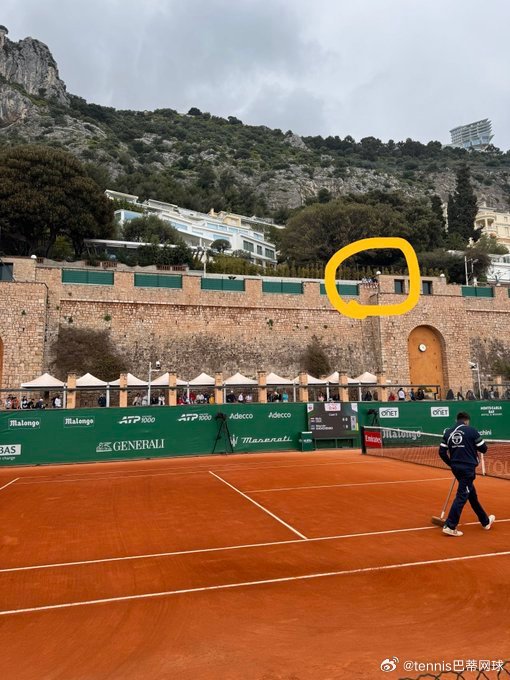 笑死😂 免费🆓看蒙特卡洛大师赛的方式这样安全吗，这个位置要视力非常好才能看到