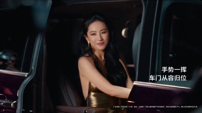 刘亦菲女王来的刘亦菲和金色好适配刘亦菲完全女王来的！！！ 