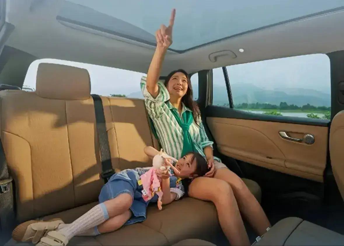 回想起我侄子小时候，也有令我特别感动的时候，他小时候很抠，吃饼干从不给我吃，如果