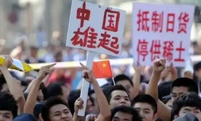 这次中日矛盾，有一件很有意思的事情：中国不仅没有抗议游行，甚至连以往的抵制日货活