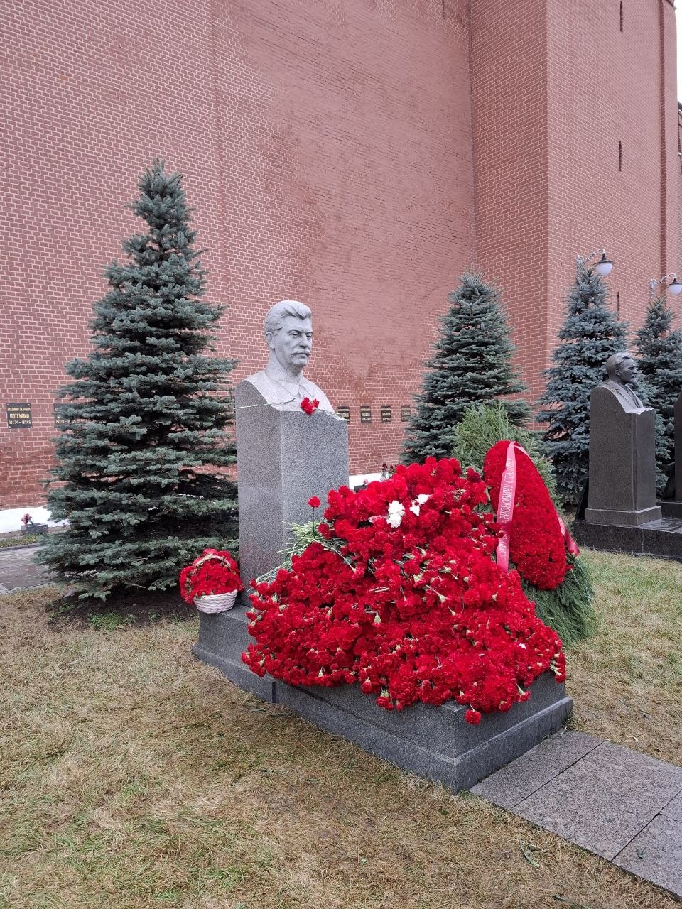 🔴 在伟大的无产阶级革命导师斯大林诞辰146周年之际，俄罗斯联邦共产党中央、俄