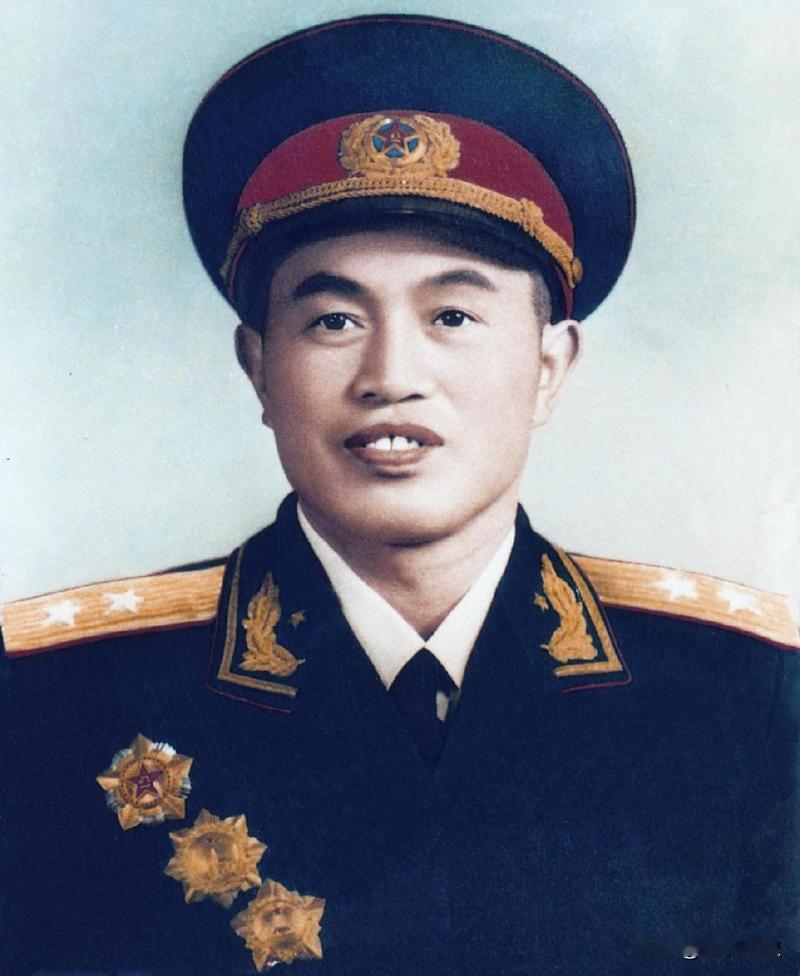 [太阳]皮定均将军去甘肃农村视察，一群妇女不穿裤子，用床破被遮挡下身，地委书记解